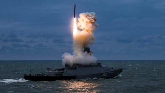 У Джанкої знищено російські крилаті ракети Калібр під час транспортування залізницею – ГУР ракета Калібр