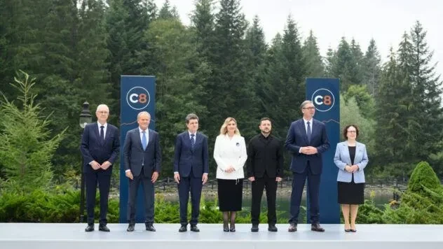 В Україні стартував саміт C8: Зеленський оголосив про створення Карпатської вісімки
